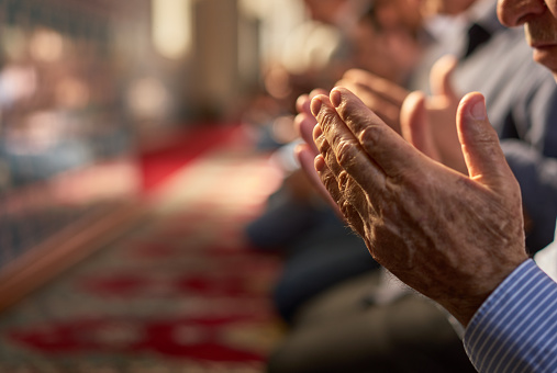 لماذا يشعر البعض بالقرب من الله في الشدائد فقط؟